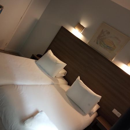Hotel Du Globe 18 Párizs Szoba fotó