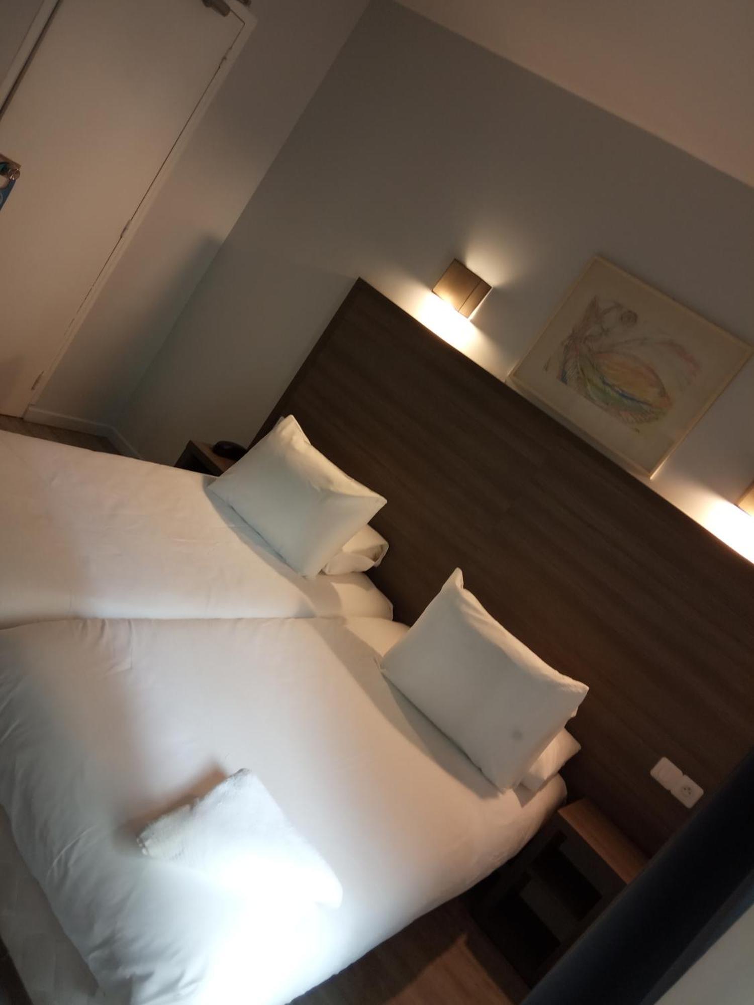 Hotel Du Globe 18 Párizs Szoba fotó