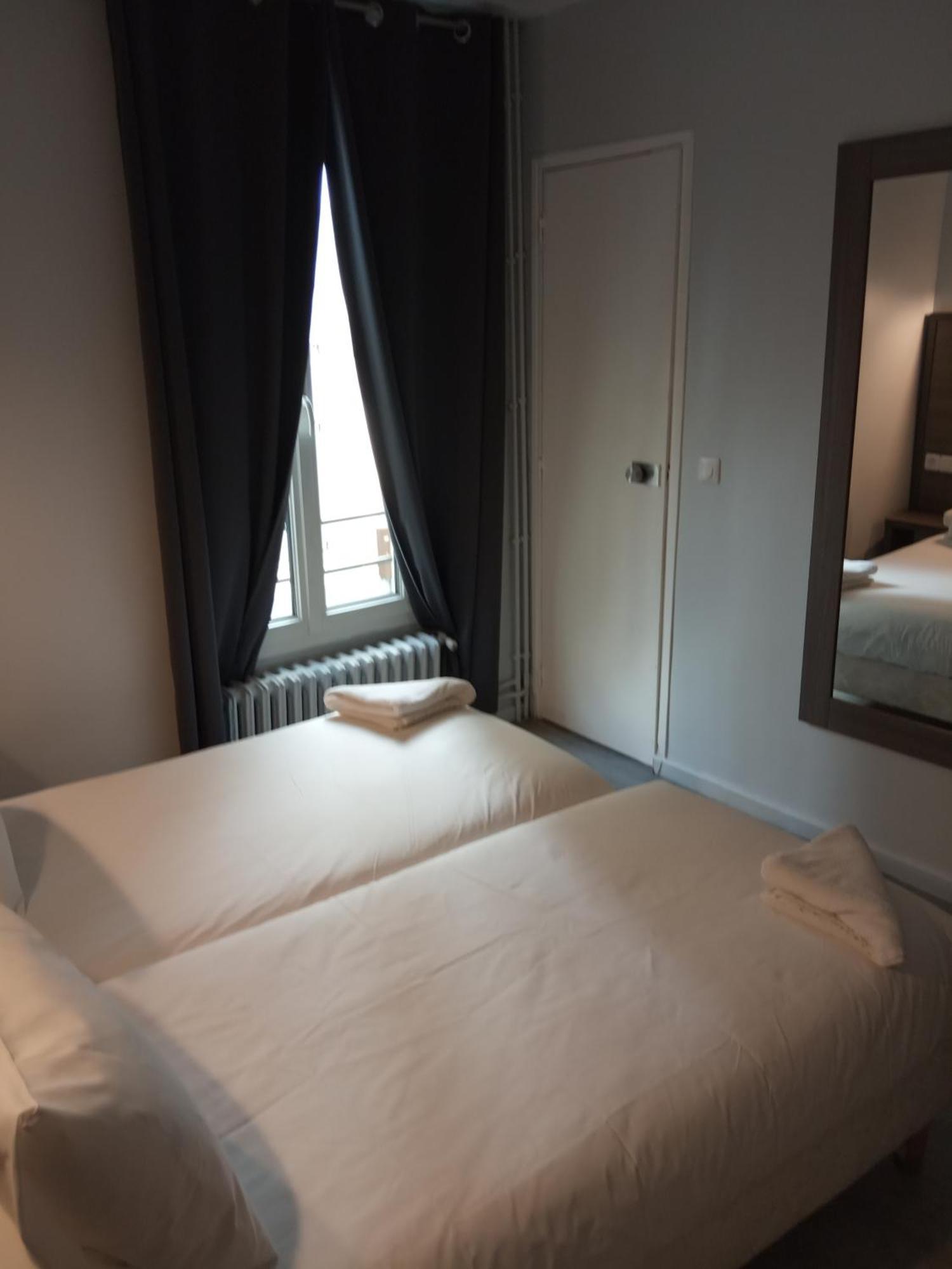 Hotel Du Globe 18 Párizs Szoba fotó