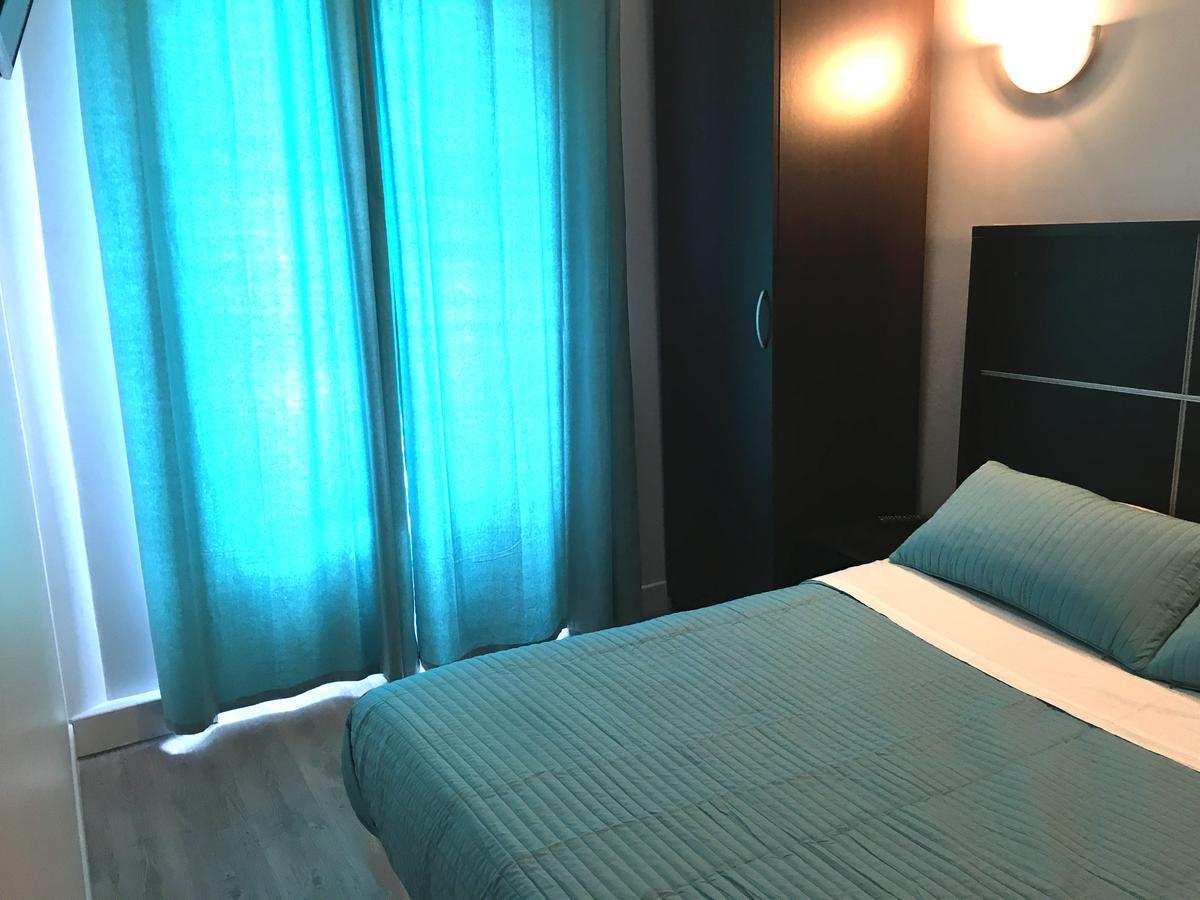 Hotel Du Globe 18 Párizs Kültér fotó
